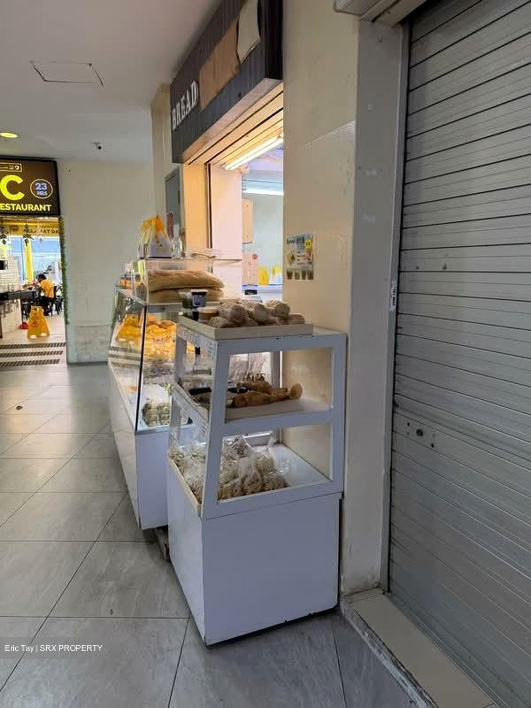 Elias Mall (D18), Retail #567486311